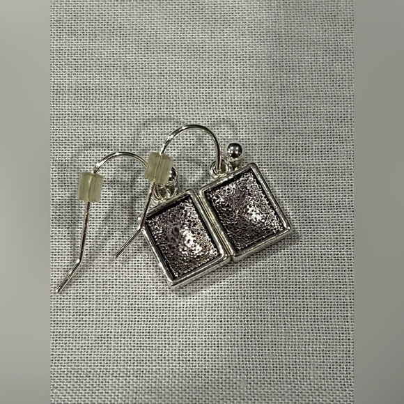 Two pair of silver earrings - Picture 4 of 4